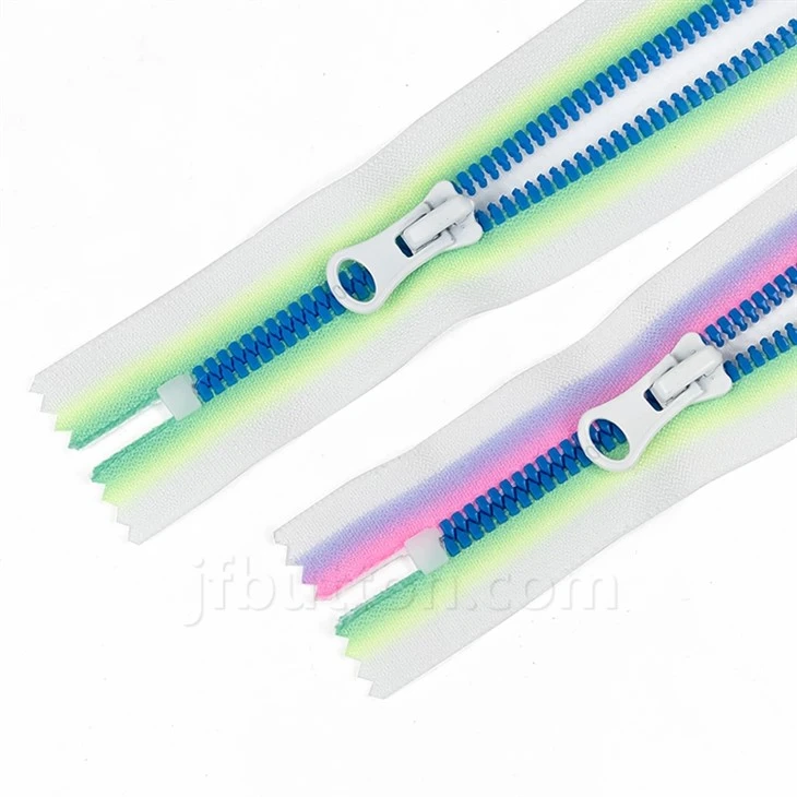 White Plastic Zipper With PVC Pull factory